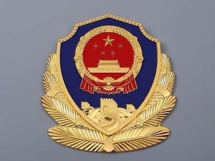 警徽定制的材料选择对质量的影响